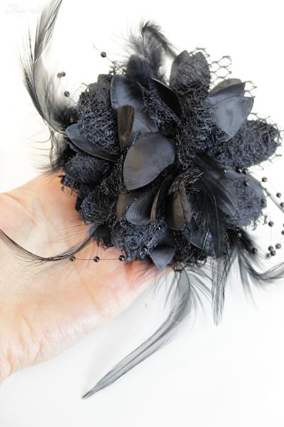 Gothic 3-in-1 Kopfschmuck / Brosche mit Blüte & Federn